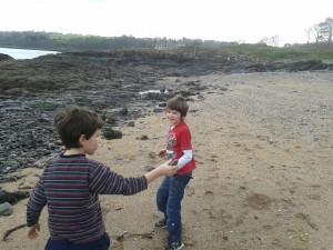 Ari and Steli throwing stones in the sea